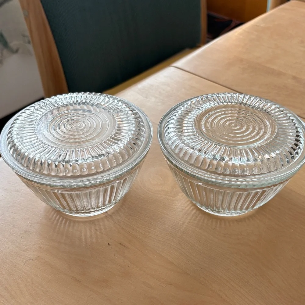 Vintage Set of Two Anchor Hocking Glass Refrigerator Storage Dishes With Lid.